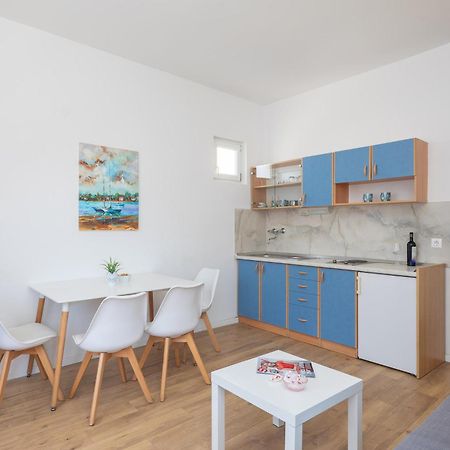 Apartments Near Central Beach With Free Parking Makarska Exterior photo