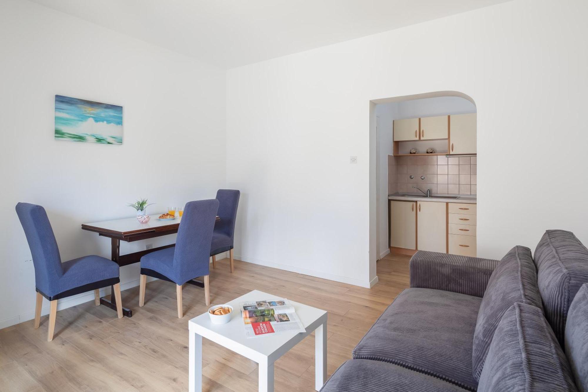 Apartments Near Central Beach With Free Parking Makarska Room photo