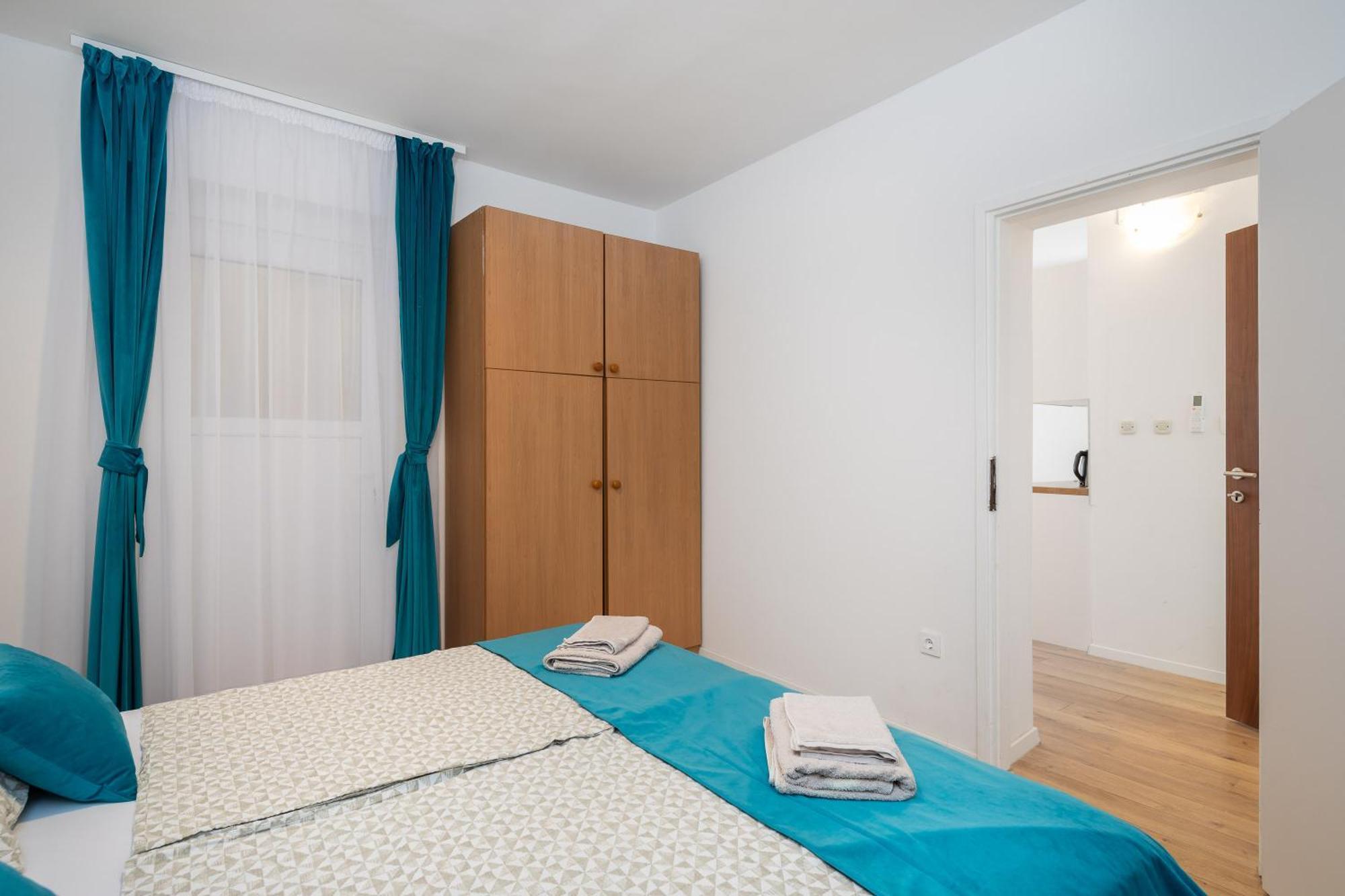 Apartments Near Central Beach With Free Parking Makarska Room photo