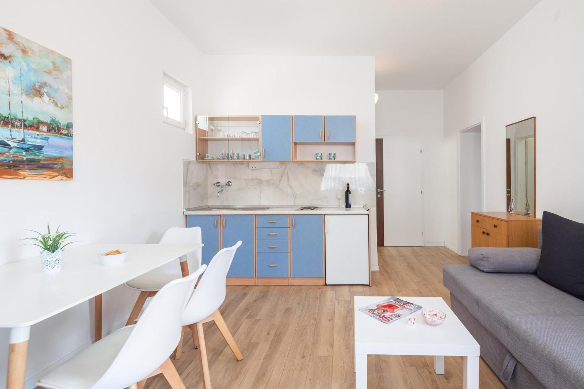 Apartments Near Central Beach With Free Parking Makarska Room photo