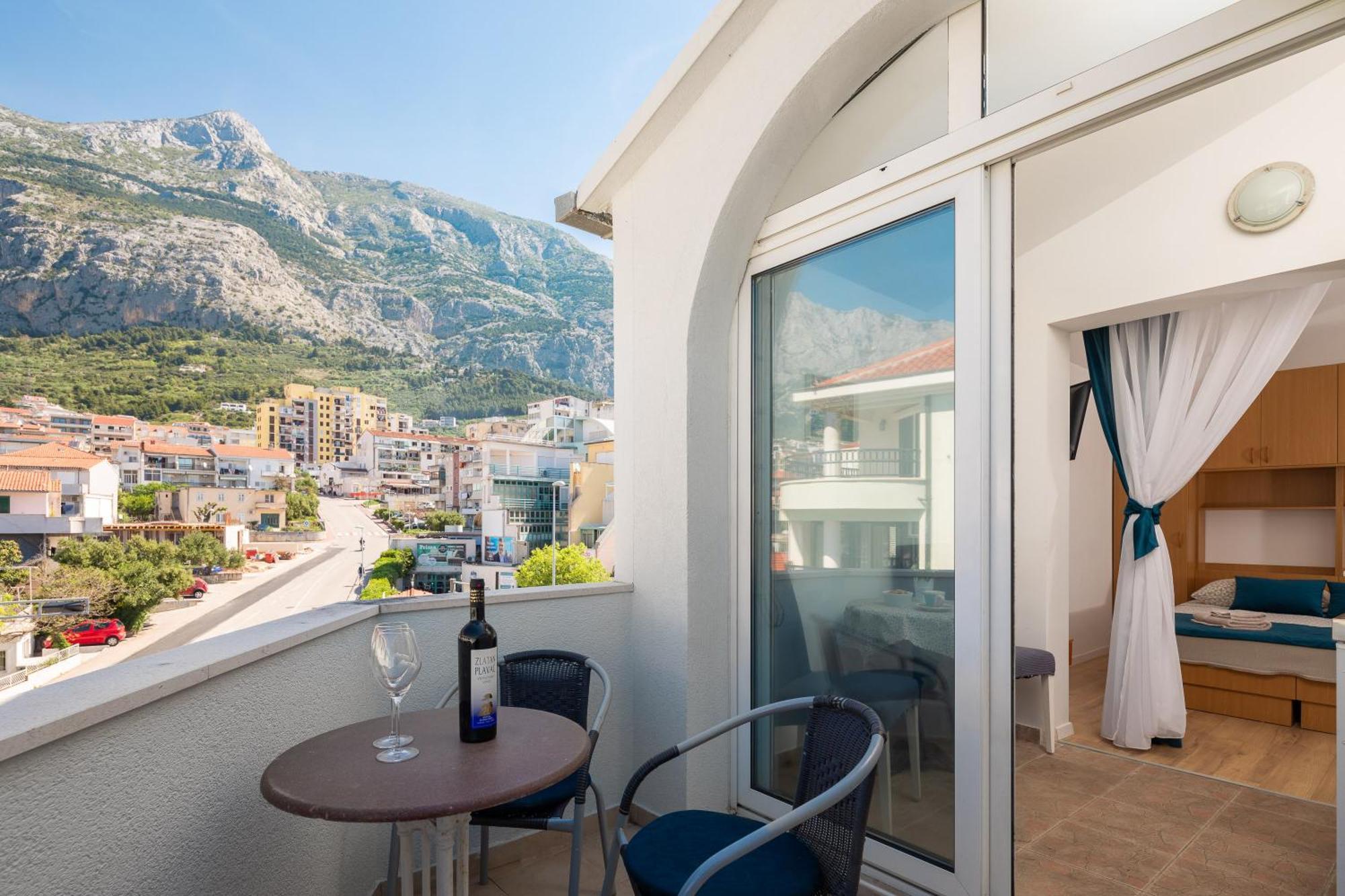 Apartments Near Central Beach With Free Parking Makarska Exterior photo