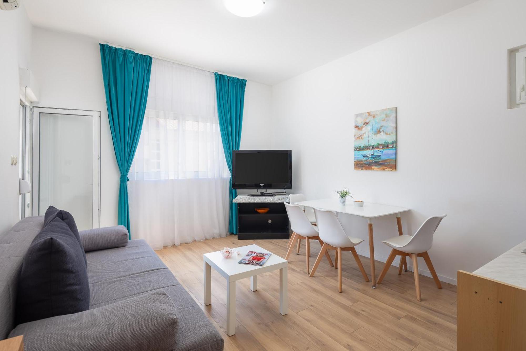 Apartments Near Central Beach With Free Parking Makarska Room photo