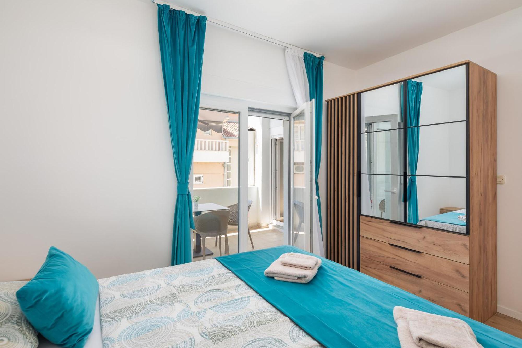 Apartments Near Central Beach With Free Parking Makarska Exterior photo