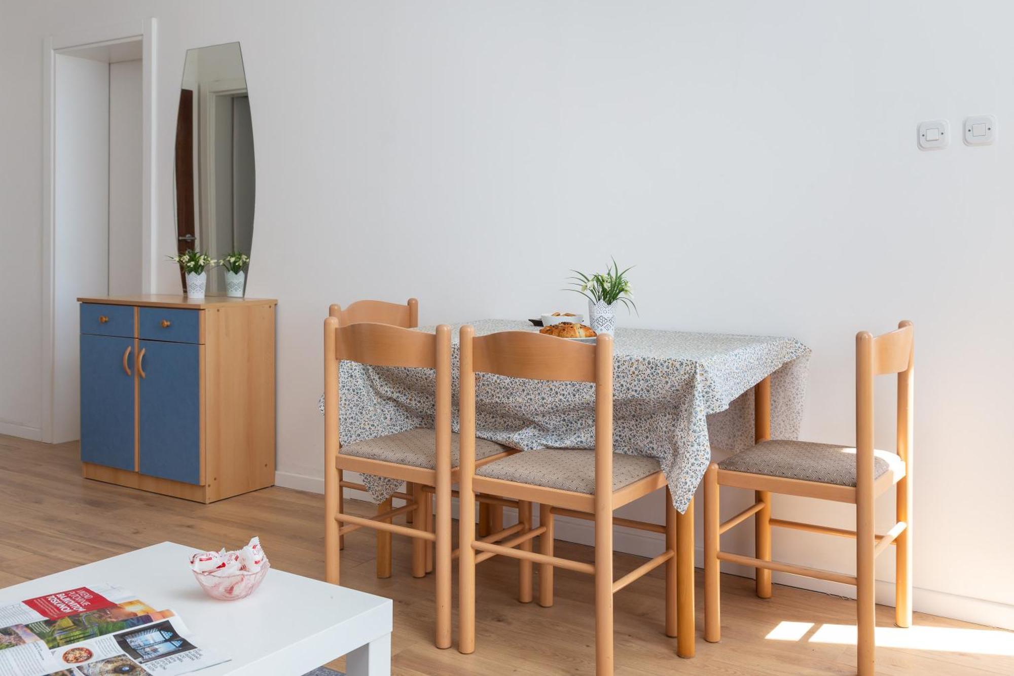 Apartments Near Central Beach With Free Parking Makarska Room photo