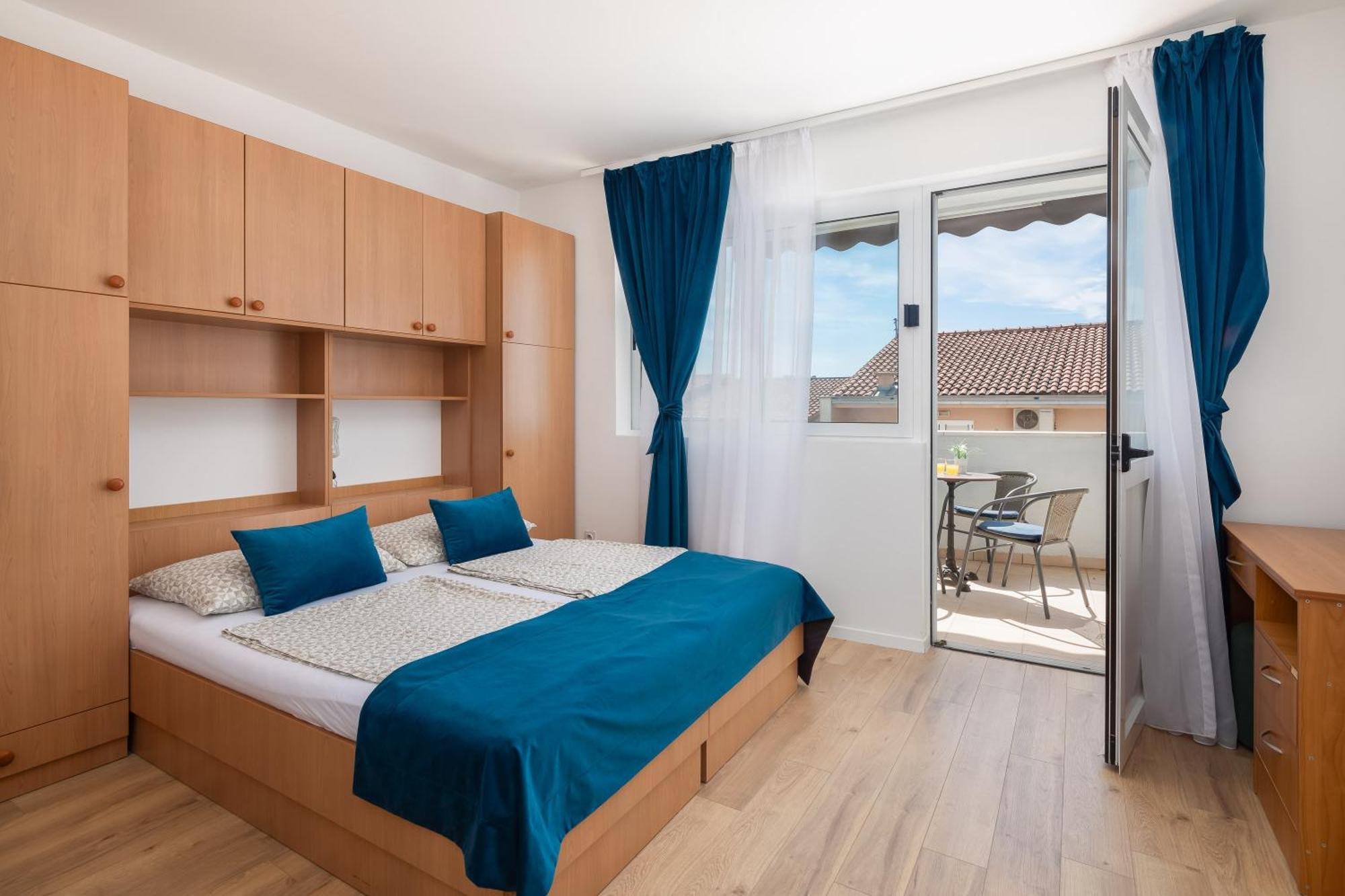 Apartments Near Central Beach With Free Parking Makarska Room photo