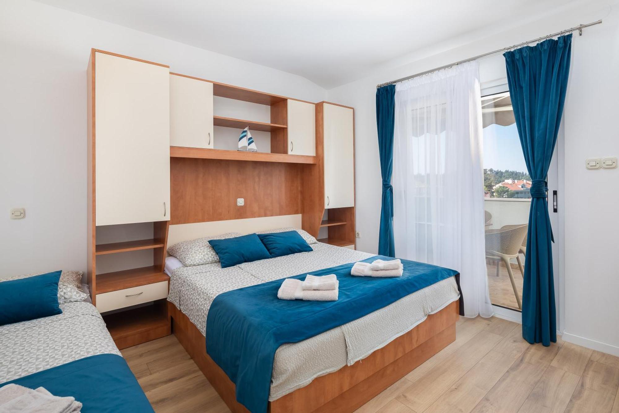 Apartments Near Central Beach With Free Parking Makarska Room photo