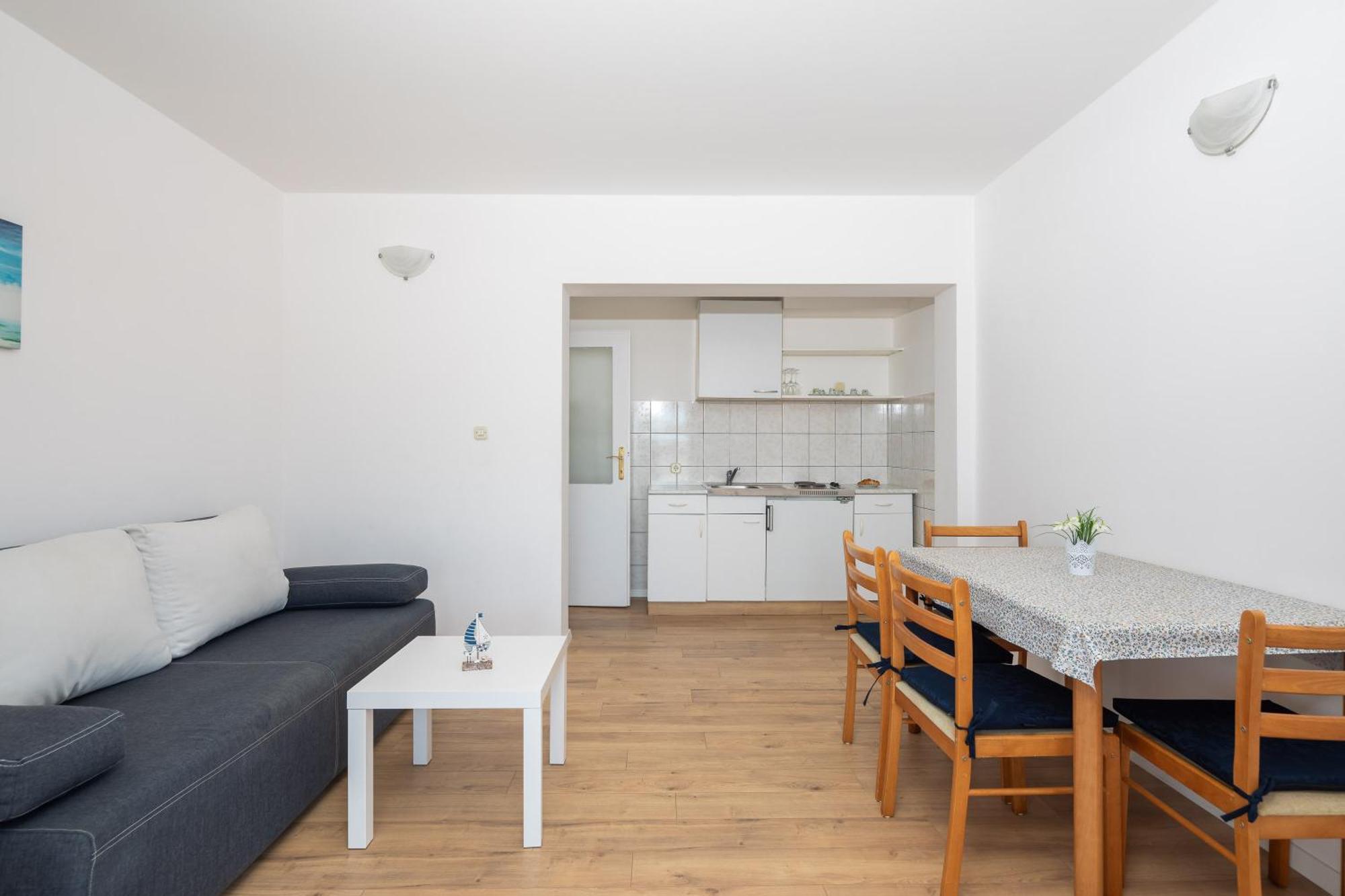 Apartments Near Central Beach With Free Parking Makarska Room photo