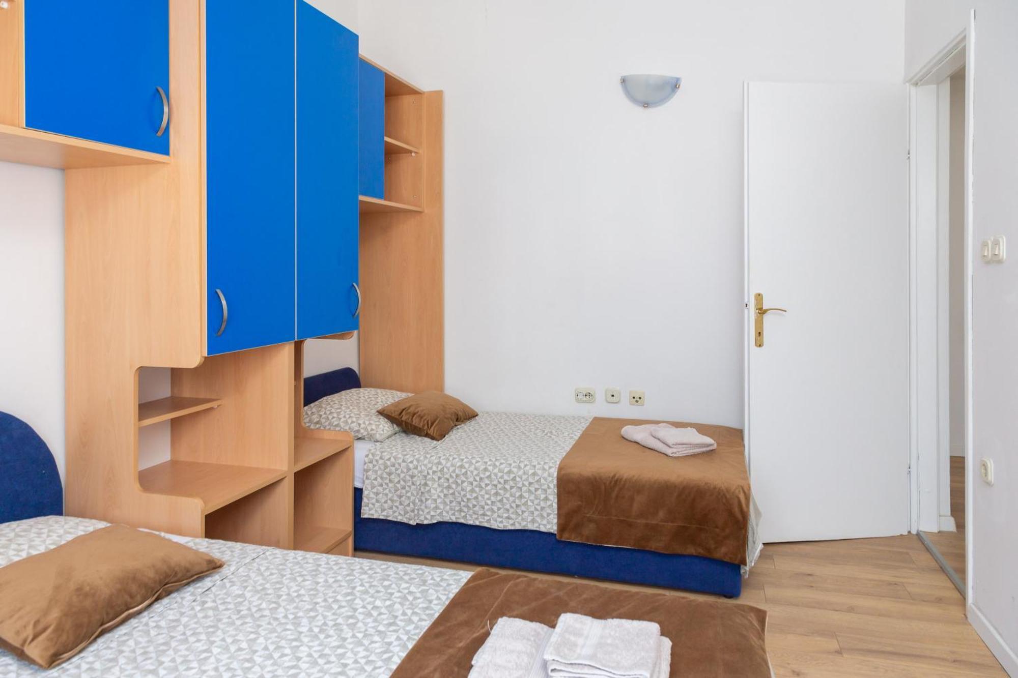 Apartments Near Central Beach With Free Parking Makarska Room photo