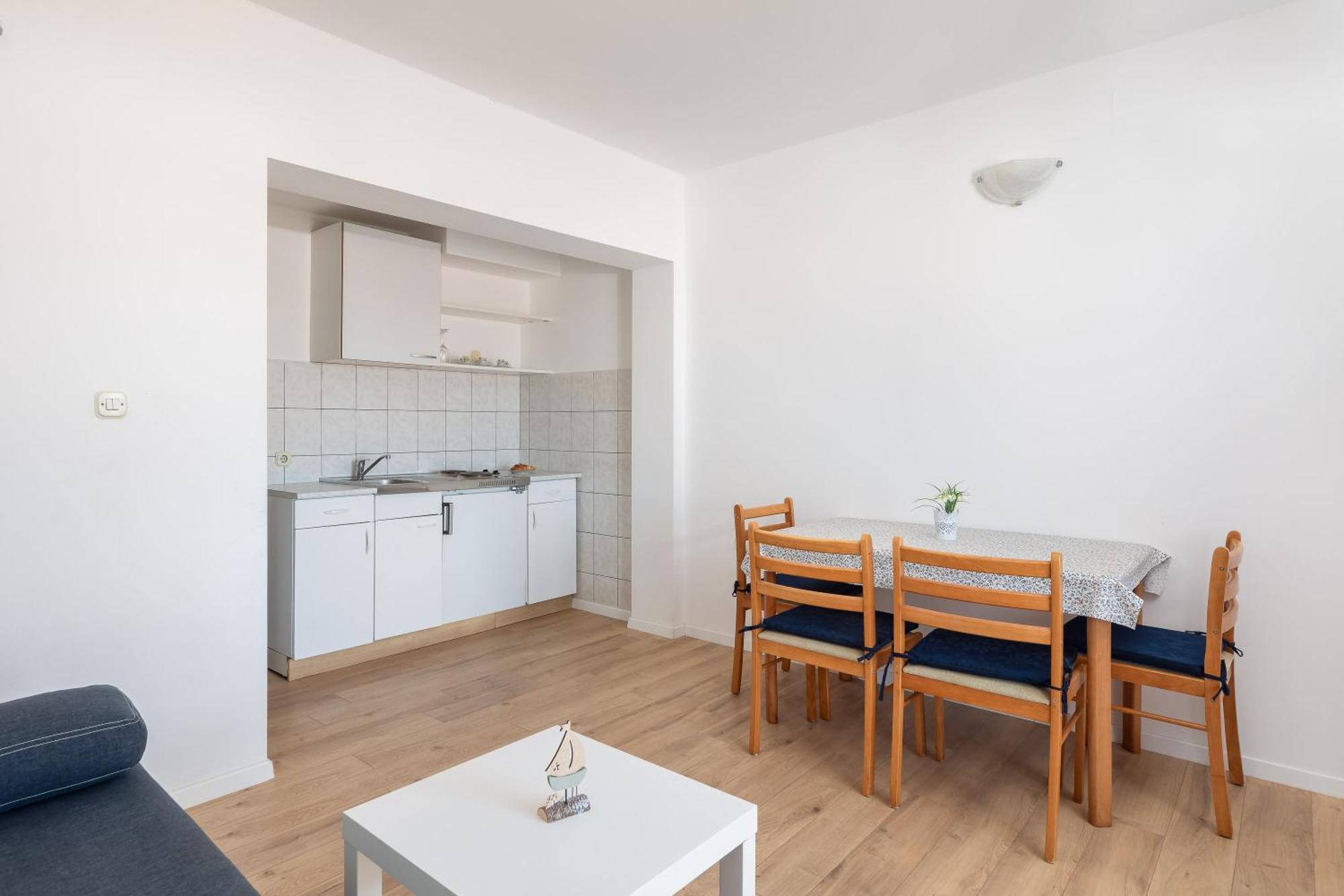 Apartments Near Central Beach With Free Parking Makarska Room photo